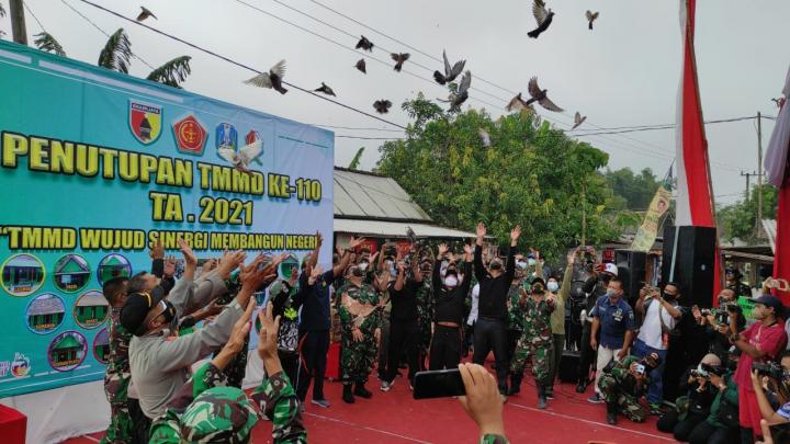 Pelepasan Merpati Tandai Penutupan TMMD 110 Bojonegoro Tahun 2021